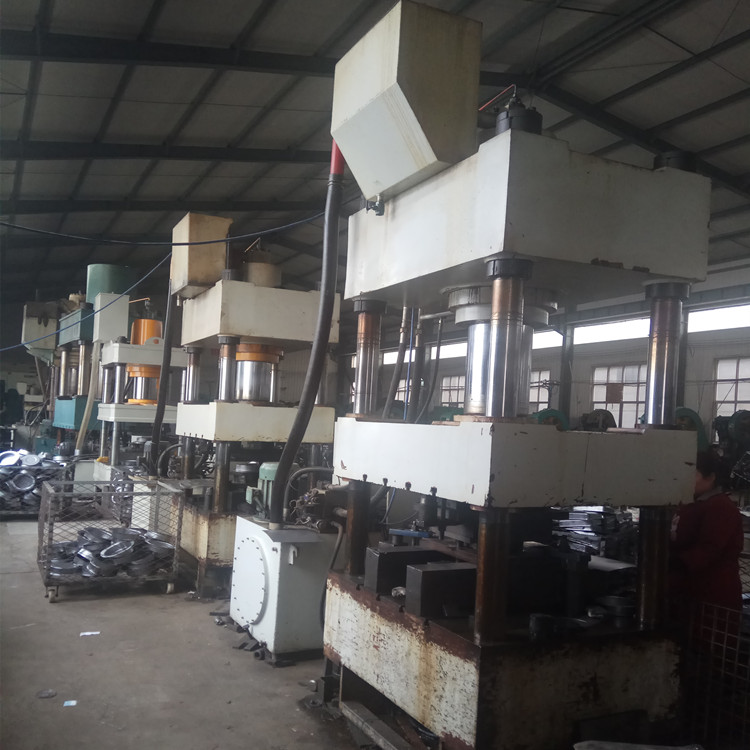  沖壓件廠沖壓加工設(shè)備的種類(lèi)