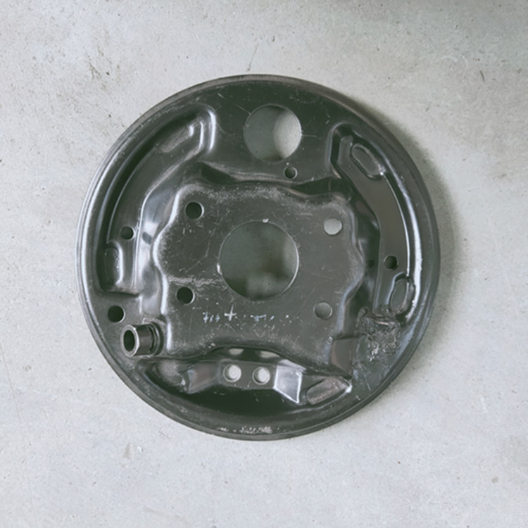   沖壓件加工廠里所說(shuō)的搭邊沖裁是什么意思  